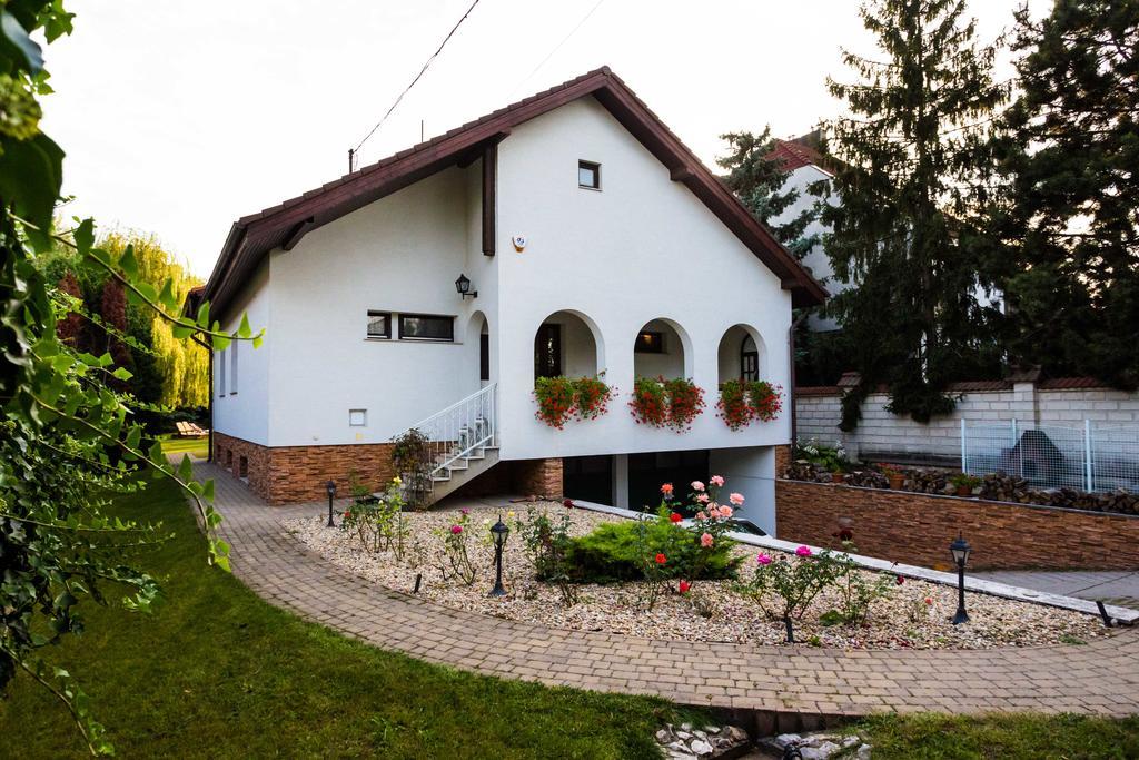 Vilă Mercedes Garden